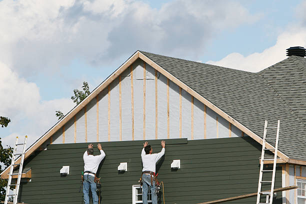 Professional Siding Replacement technician working in Hollywood, MD